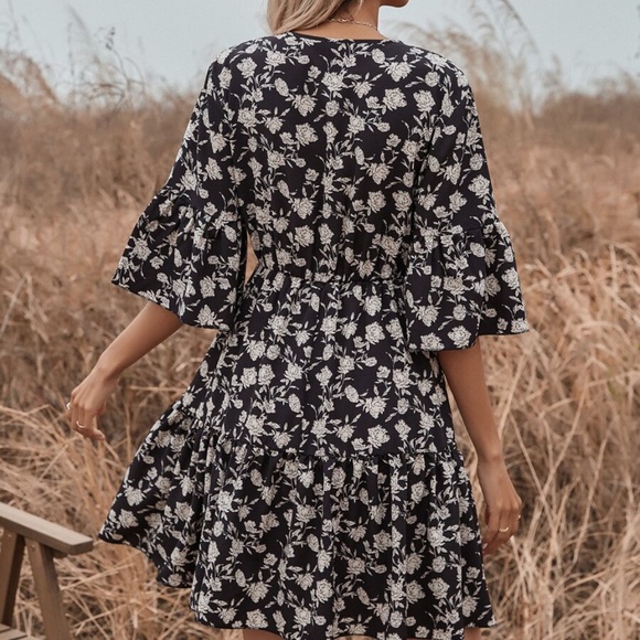 black floral print ruffle v neck puff sleeve dress - Picture 4 of 5